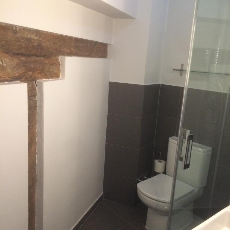 Camera Matrimoniale/Doppia con Letti Singoli con Bagno in Comune